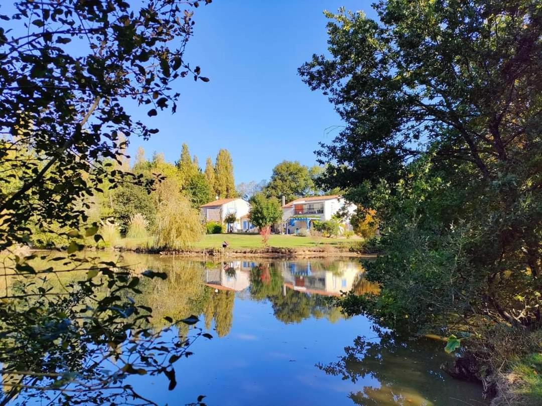 Gite Douceur De Vivre Saint-Avaugourd-des-Landes Exterior foto